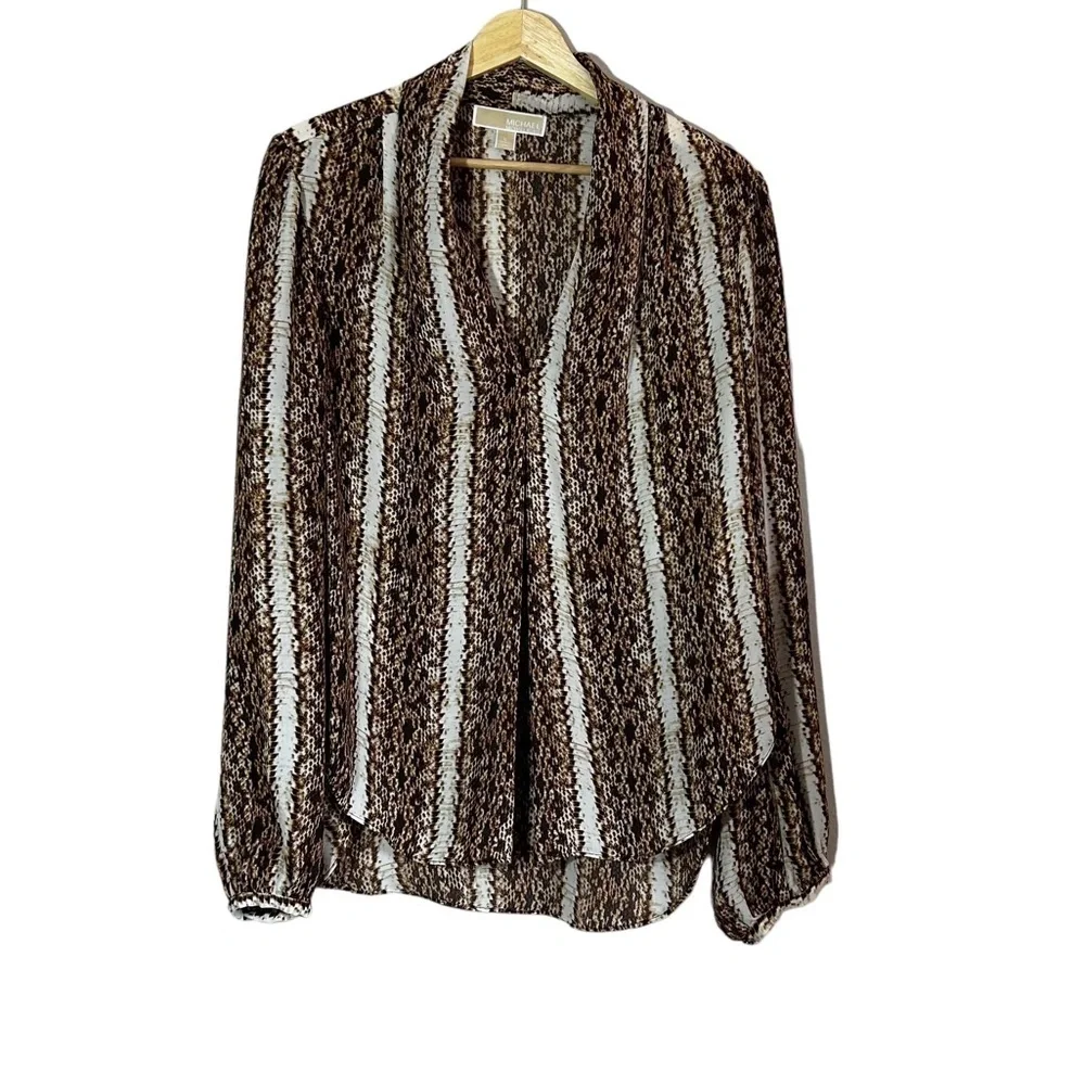 MICHAEL Michael Kors V Neck Animal Print Blouse Size Large Great Used Condition